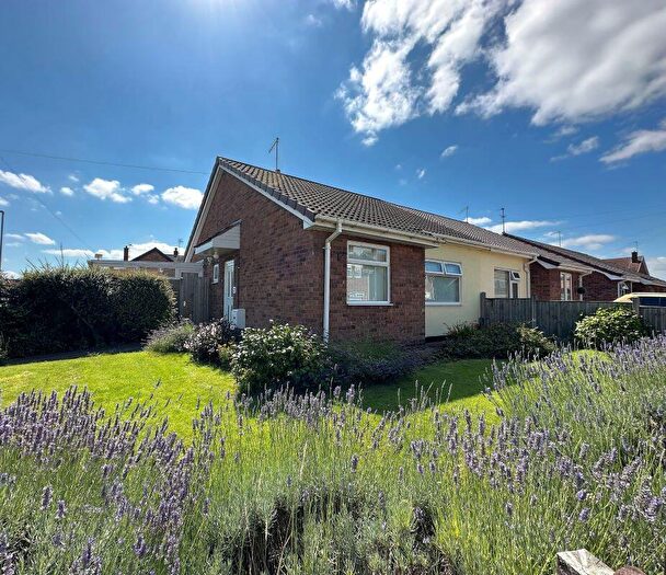 2 Bedroom Semi-Detached Bungalow For Sale In Derwent Way, Newark, Nottinghamshire, NG24