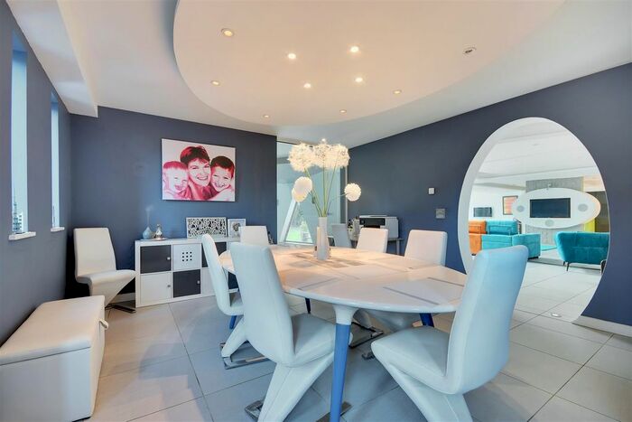 4 Bedroom Detached House For Sale In Ridgeway, Hutton Mount, Brentwood, CM13