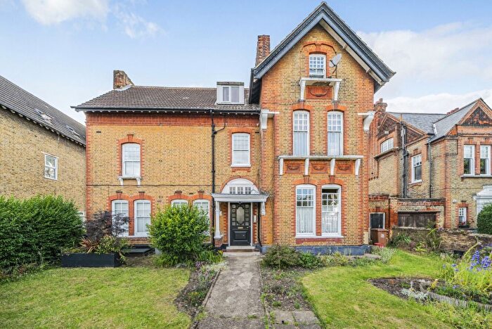 2 Bedroom Flat To Rent In College Park Close, London, SE13