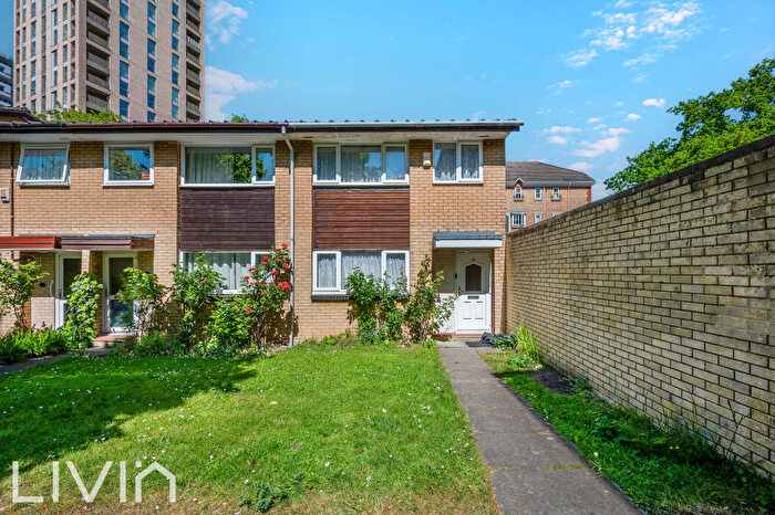 3 Bedroom End Of Terrace House To Rent In Garrick Crescent, Croydon, CR0