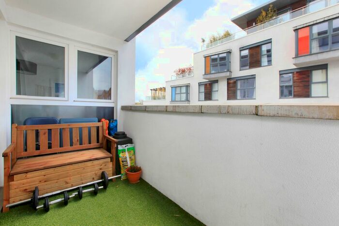 2 Bedroom Flat For Sale In Point Pleasant, Wandsworth, SW18