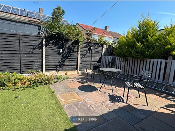 3 Bedroom Semi-Detached House To Rent In Cherry Grove, Doncaster, DN11