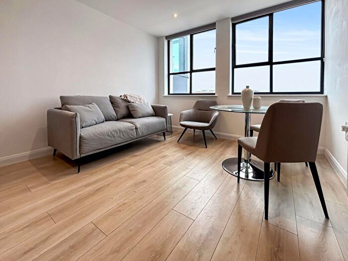 1 Bedroom Apartment To Rent In Bath Road, Slough, Berkshire, SL1