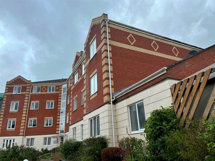 1 Bedroom Flat For Sale In Kingsgate, Pennsylvania Road, Exeter, Devon, EX4