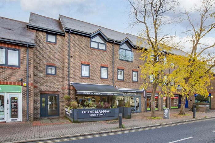 1 Bedroom Apartment For Sale In The Broadway, Farnham Common, SL2
