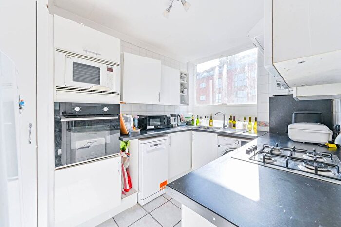 2 Bedroom Flat To Rent In Harrowby Street, Marylebone, London, W1H