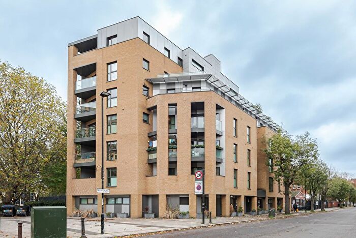2 Bedroom Flat To Rent In George Row, Felton Hall House, SE16