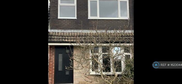 3 Bedroom Semi-Detached House To Rent In Charlton Avenue, Hyde, SK14