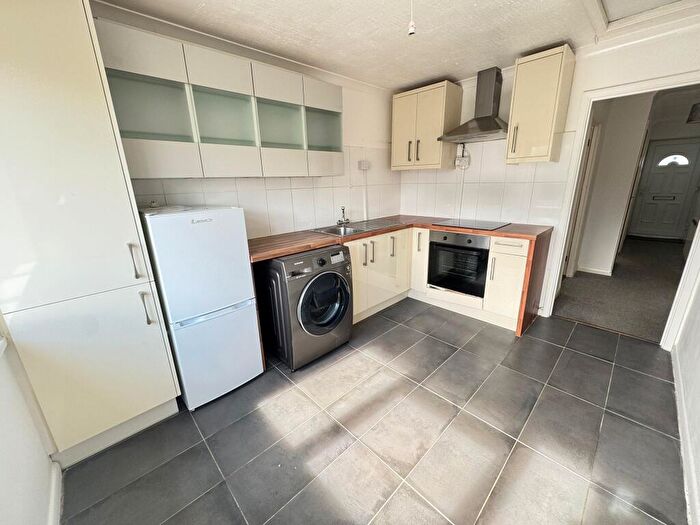 2 Bedroom Flat To Rent In Buckland Parade, Basingstoke, RG22