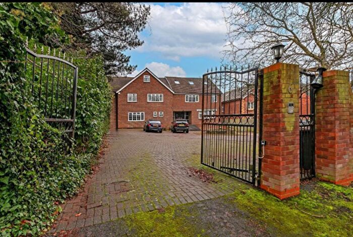 8 Bedroom Detached House For Sale In Barton Road, Luton, LU3