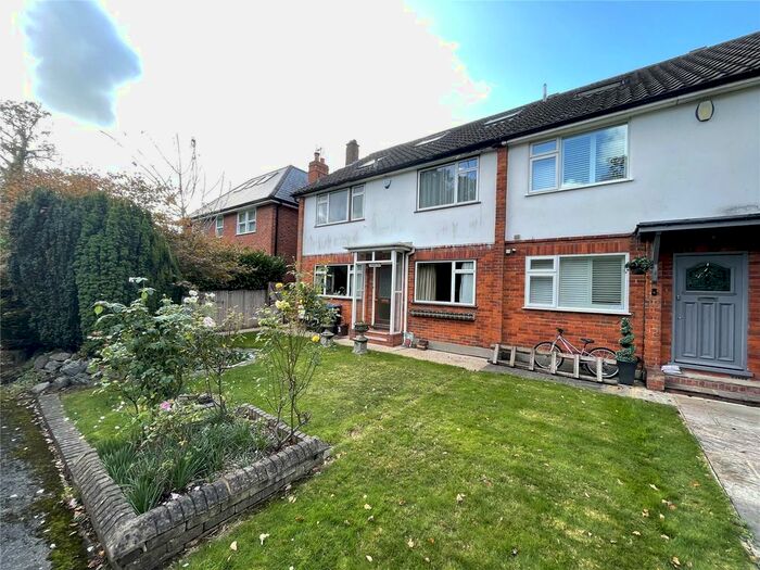4 Bedroom Semi-Detached House To Rent In Fairgreen East, Barnet, EN4