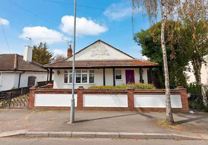 3 Bedroom Detached House For Sale In Stanley Road, Hornchurch, Essex, RM12