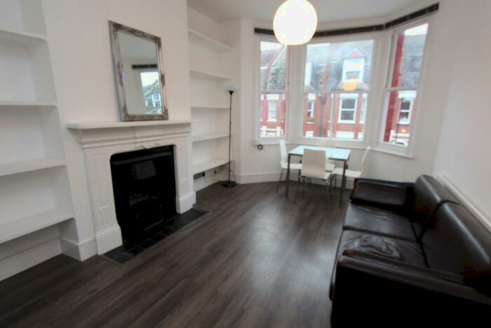 2 Bedroom Apartment To Rent In Birnam Road, Stroud Green, N4