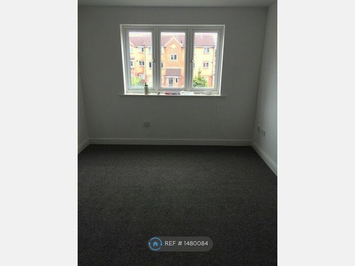 2 Bedroom Flat To Rent In Express Drive, Goodmayes, IG3