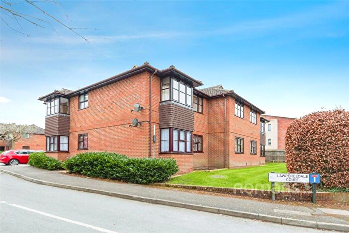 2 Bedroom Flat To Rent In Lawrence Dale Court, Basingstoke, RG21
