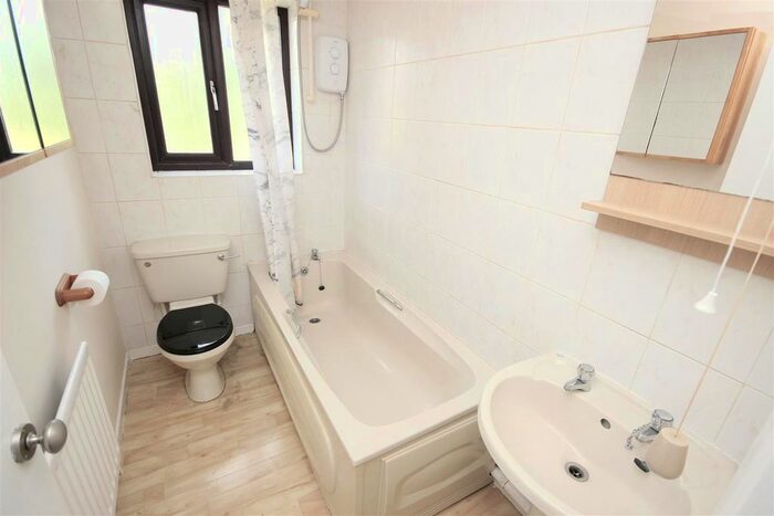 1 Bedroom Flat To Rent In St Paul's Court, Victoria Road, Halesowen, West Midlands, B62