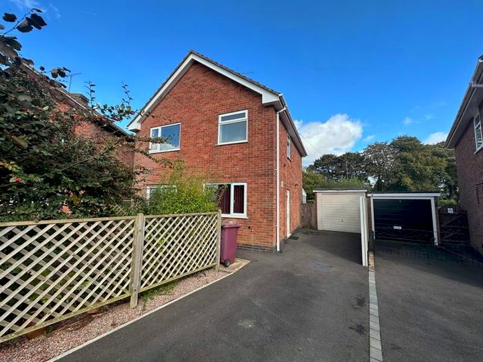 3 Bedroom Property To Rent In Linden Avenue, Clay Cross, Chesterfield, S45