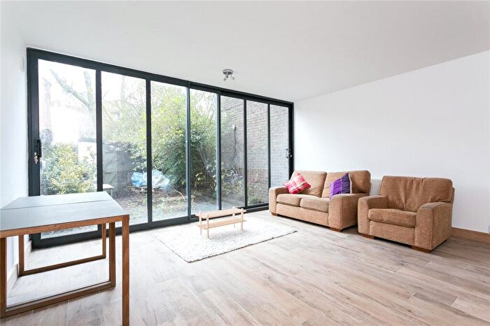 3 Bedroom Terraced House To Rent In Spring Walk, London, E1