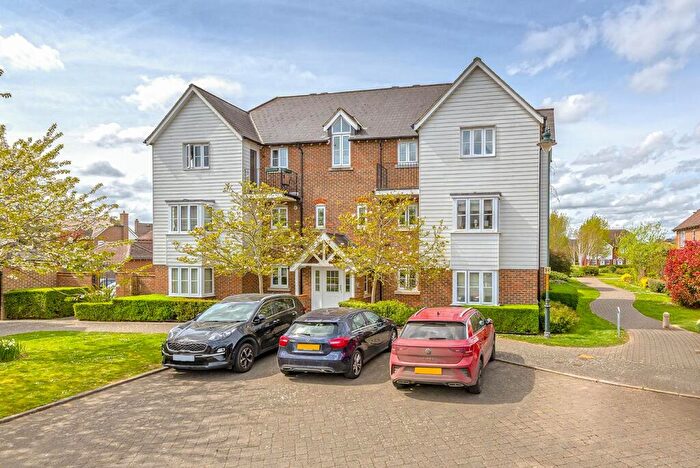 2 Bedroom Apartment For Sale In Amber Lane, Kings Hill, West Malling, ME19