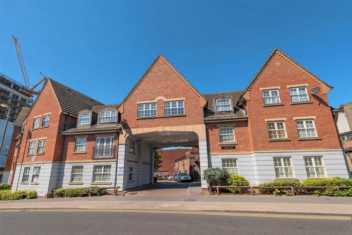 2 Bedroom Flat To Rent In Willow Walk, London, E17