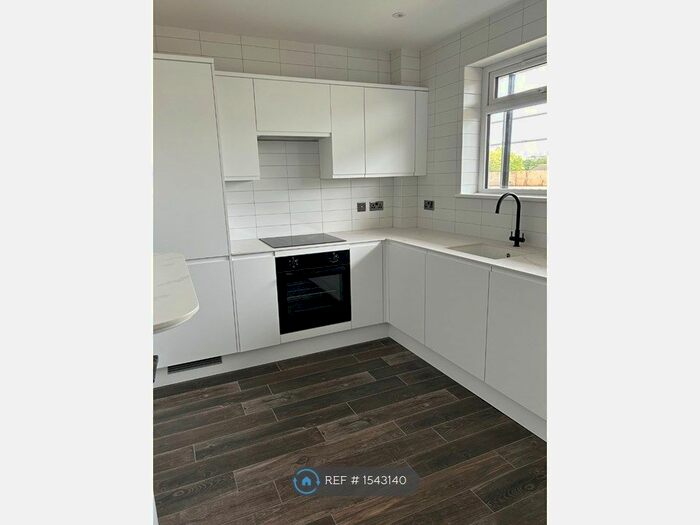 1 Bedroom Flat To Rent In Randmore Court, Beckenham, BR3