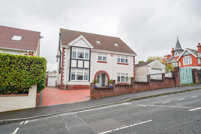 6 Bedroom Detached House For Sale In Harries Avenue, Llanelli, SA15