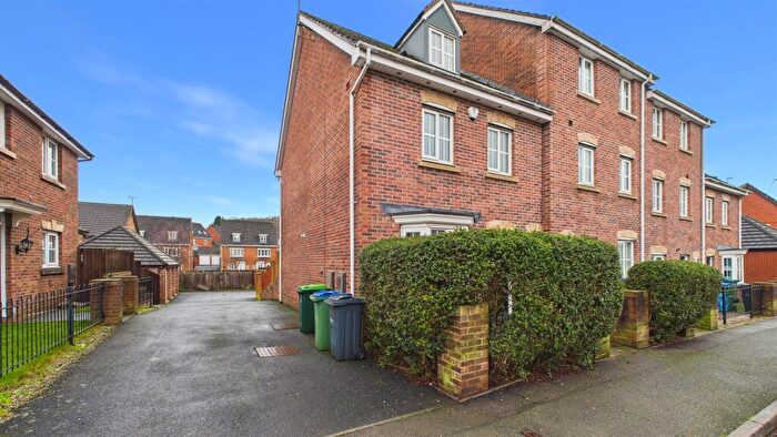 3 Bedroom End Of Terrace House To Rent In Bearmore Road, Cradley Heath, West Midlands, B64