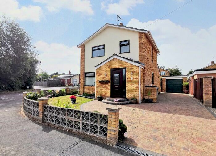 3 Bedroom Detached House For Sale In Pinewood Gardens, North Cove, Beccles, NR34