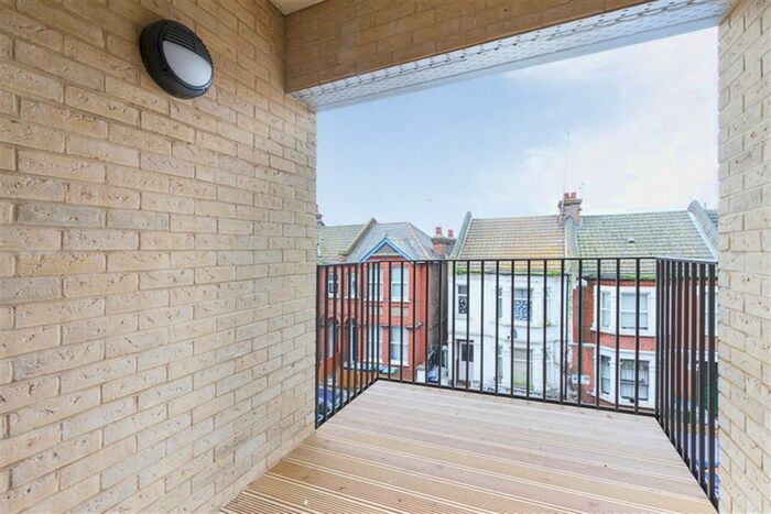 1 Bedroom Flat For Sale In Newman Close, Willesden Green, NW10