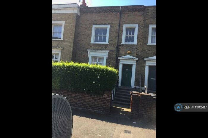 3 Bedroom Maisonette To Rent In Middleton Road, London, E8