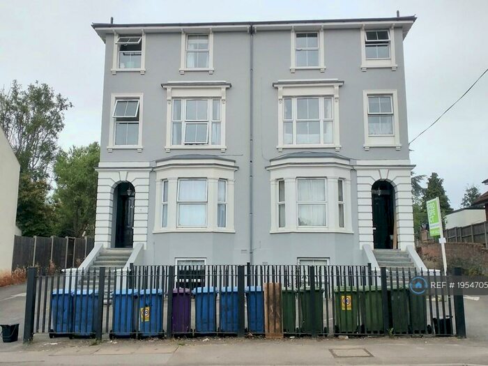 1 Bedroom Flat To Rent In Top Ash Road, Aldershot, GU12