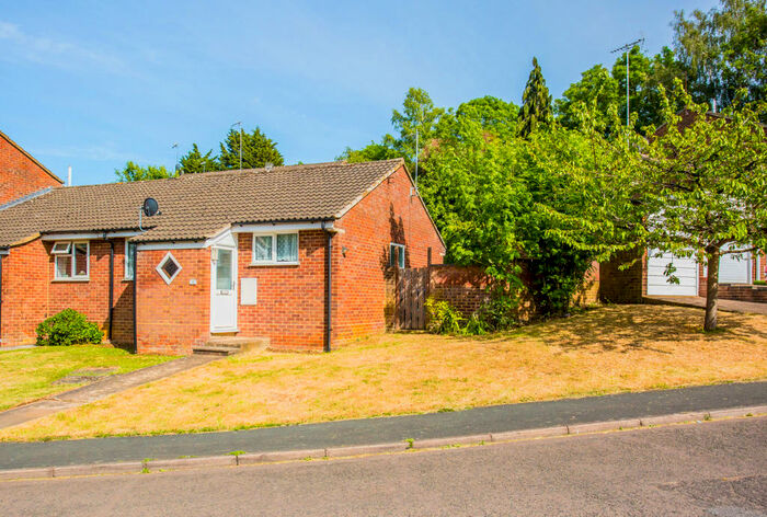 2 Bedroom Bungalow To Rent In Meadway, Buckingham, MK18