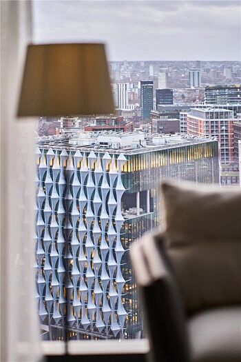 3 Bedroom Flat To Rent In Nine Elms Lane, Nine Elms, SW8