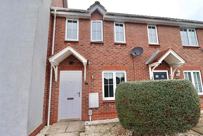 2 Bedroom Terraced House For Sale In Loxley Way, Brough, HU15