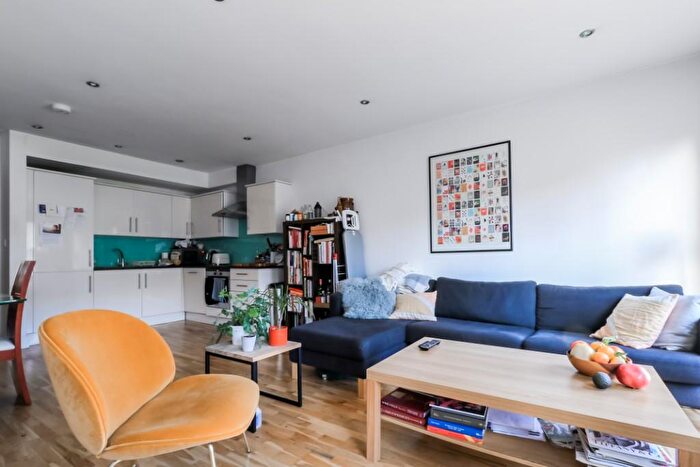 1 Bedroom Flat To Rent In Upper Street, London, N1