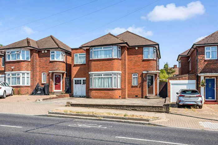 4 Bedroom House For Sale In Weston Drive, Stanmore, HA7
