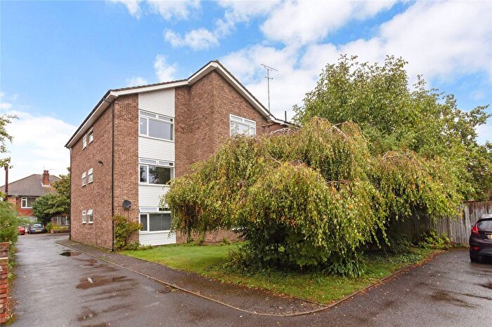 1 Bedroom Flat For Sale In Lime Grove, New Malden, KT3