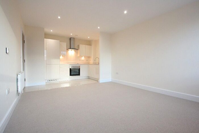 2 Bedroom Flat To Rent In Marsh Road, Pinner, HA5