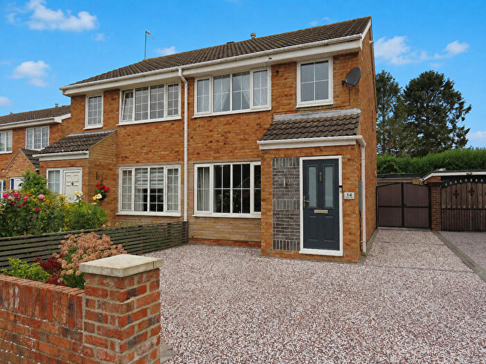 3 Bedroom Semi-Detached House For Sale In Willow Drive, Hook, DN14