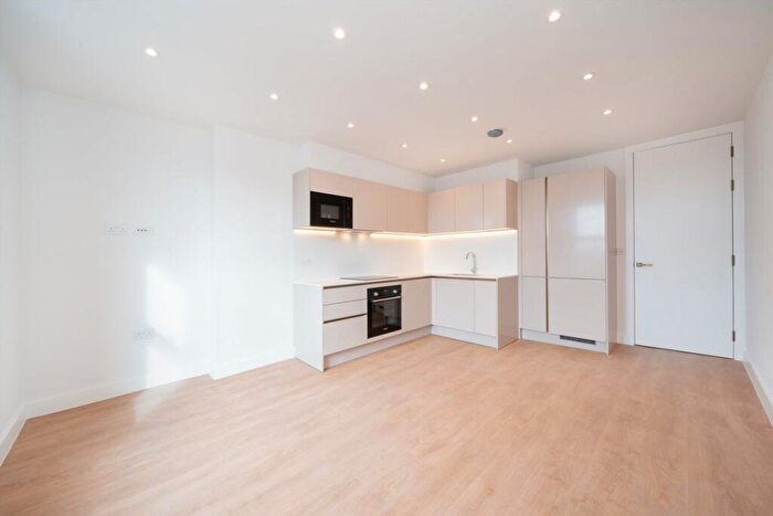 3 Bedroom Flat To Rent In Cricklewood Broadway, Cricklewood, NW2