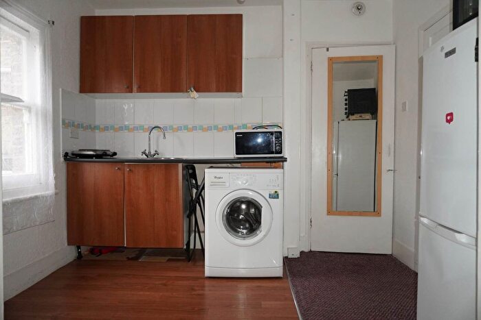 Studio To Rent In Sutton Court Road, Chiswick, W4