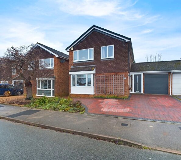 4 Bedroom Link Detached House For Sale In Dowthorpe Hill, Earls Barton, Northampton, NN6