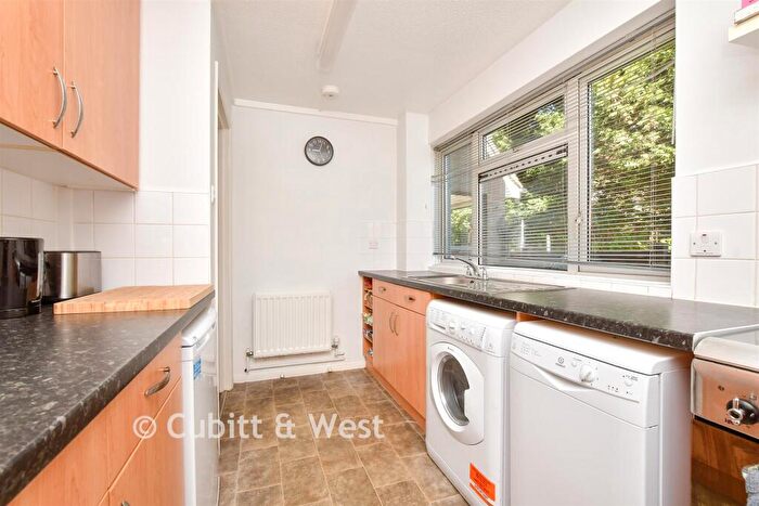 1 Bedroom Flat For Sale In Levett Road, Leatherhead, Surrey, KT22