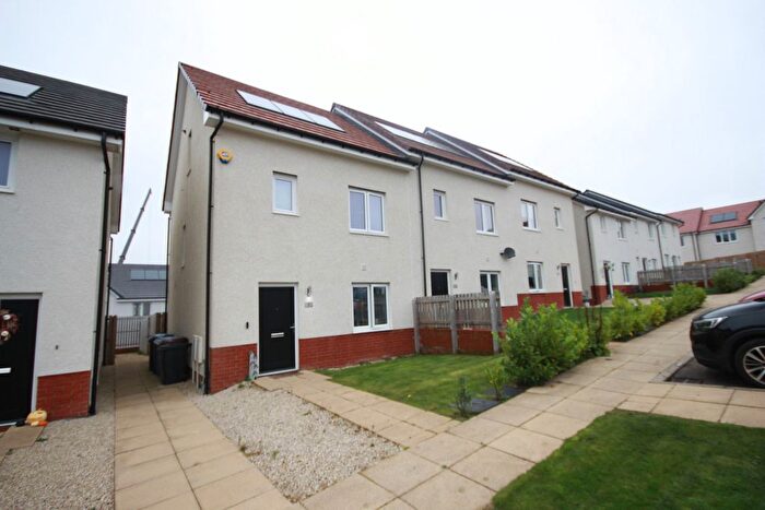4 Bedroom Town House For Sale In Ardcrags Terrace, Glasgow, G75