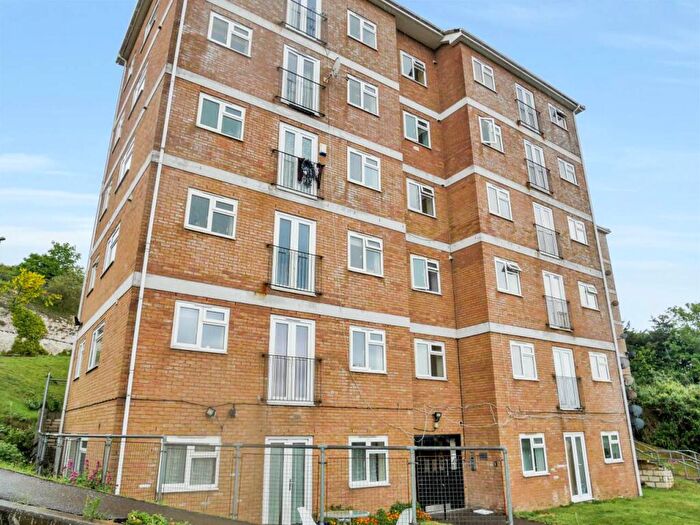 2 Bedroom Apartment To Rent In Samuels Tower, Longhill Avenue, Chatham, ME5