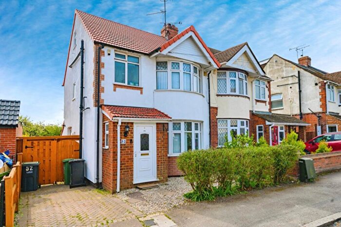 3 Bedroom Semi-Detached House For Sale In Grosvenor Road, Luton, Bedfordshire, LU3