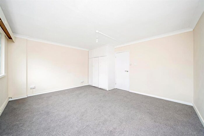 4 Bedroom Terraced House To Rent In St. Egbert's Way, North Chingford, E4