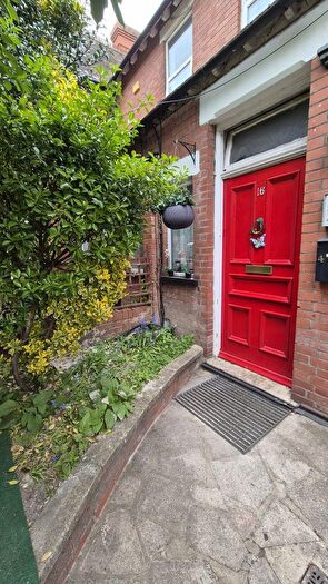 1 Bedroom Flat To Rent In Flat, Downs Road, Luton, LU1