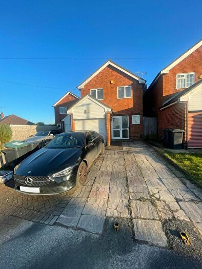 3 Bedroom Detached House To Rent In Emerald Road, Luton, Bedfordshire, LU4