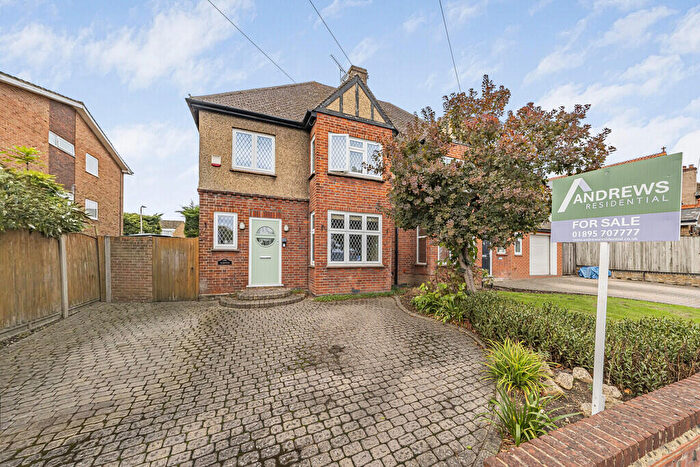 3 Bedroom Semi Detached House For Sale In Bury Street, Ruislip, HA4